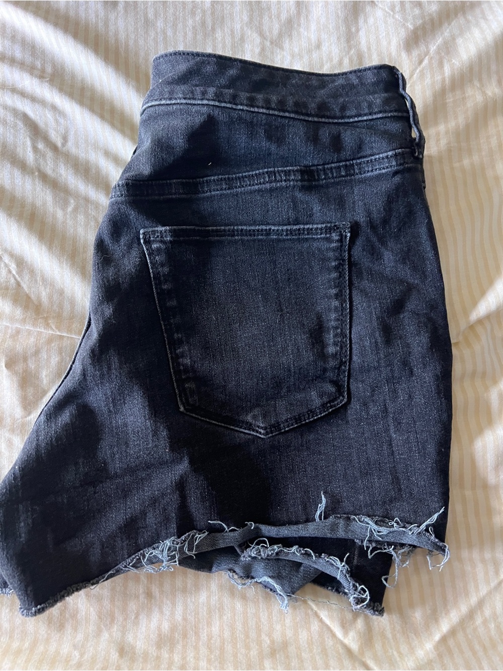 Universal Thread Women’s High Rise MIDI Black Shorts size 8